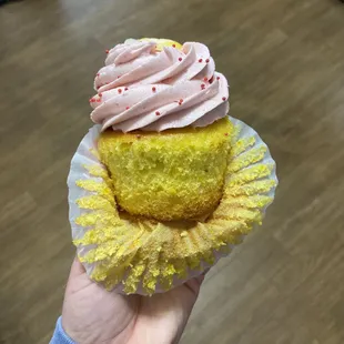 Lemon cupcake with raspberry buttercream