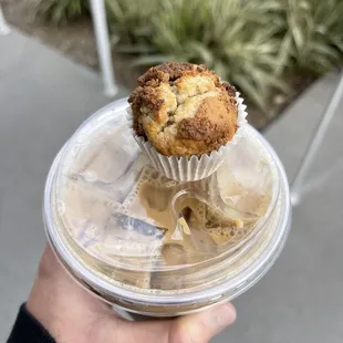 Iced Organic Vanilla Latte + super cute coffee cake to try :)