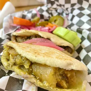 Gordita de chicharron.