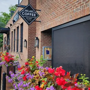 the outside of a coffee shop