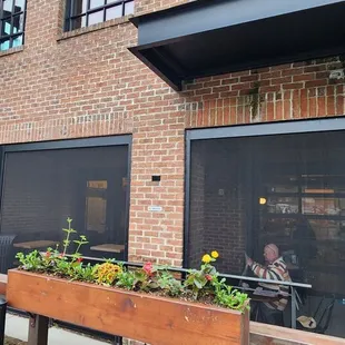 the outside of a coffee shop