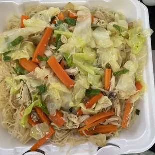 Pancit Plate ( rice noodles with shredded chicken and veggies)$13.50