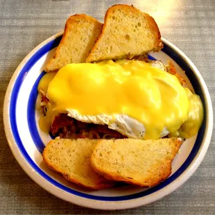 'Hot Mess' basted eggs, sausage and onion covered hash brown slathered with hollandaise sauce served with local sourdough.