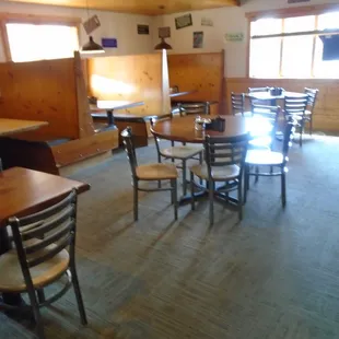 The dining room on the right (south) side.