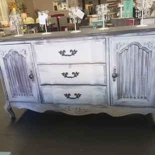 Shabby chic buffet