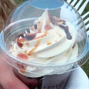 Turtle cheesecake cupcake