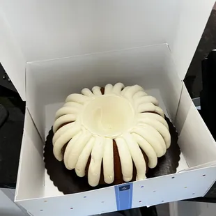 Lemon Bundt cake