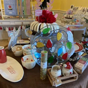 Table display inside the store