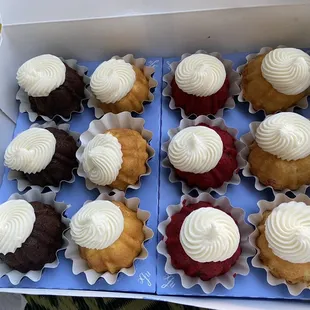 A box of mini bundt chocolate , lemon, red velvet and raspberry for 26$