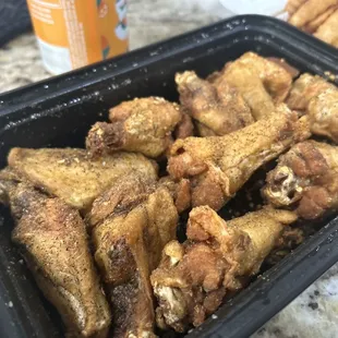 a tray of chicken wings