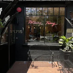 the outside of a restaurant