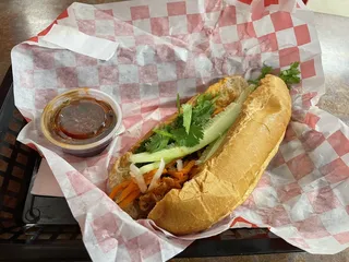 Leona Banh Mi