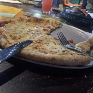 Veryyy cheesy pizza