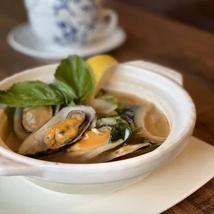 Hoy Obb, a mussel in an herb's spicy broth.