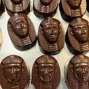 Fall is almost here! One new piece, a dark chocolate casing filled with a white chocolate pear ganache and blended with crystallized ginger.