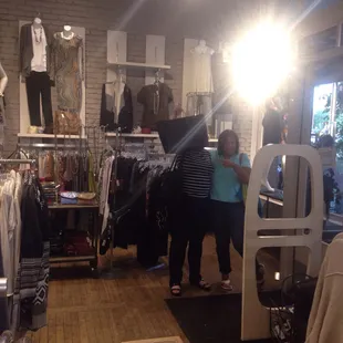 Shopping in Nouvelle Eve