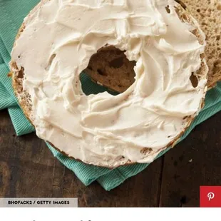 a picture of a bagel with cream cheese