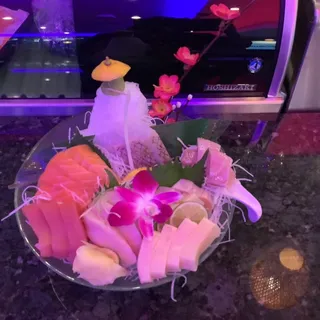 * Sashimi Dinner