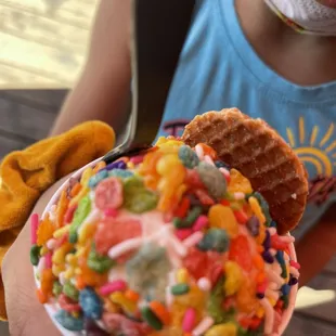 Vanilla ice cream with sprinkles and fruity pebbles