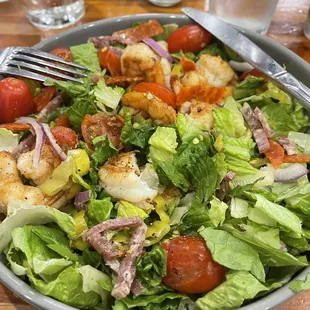 Italian salad with grilled shrimp