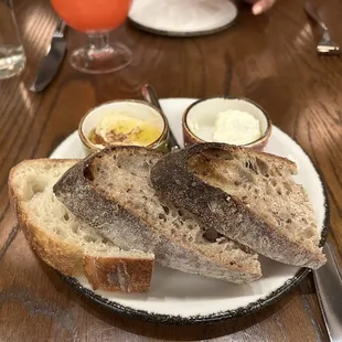 Bread (with hummus and butter)