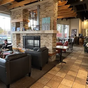 a woman sitting in a coffee shop
