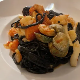 Spaghettini Neri Ai Frutti Di Mare