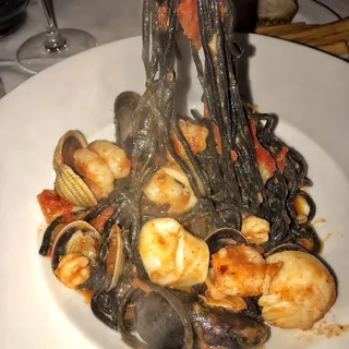 Spaghettini Neri Ai Frutti Di Mare