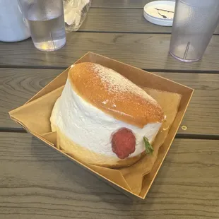 Sumi 's Cream Beignet