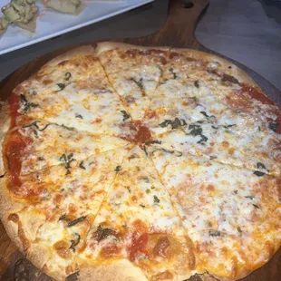 Pizzeta - amazing &amp; thinnn crust! Get this!!!