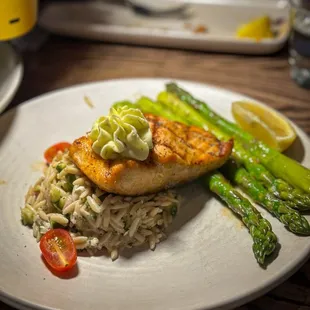 Grilled Salmon with asparagus