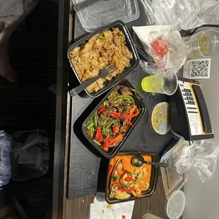 Pad See Ew Noodle  Rib Eye with Basil Sauce, Yellow Curry , Green Curry , Spicy Seafood Stir Fry