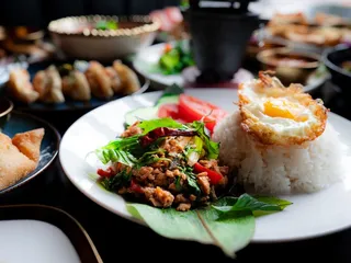 Som Dee Thai Kitchen & Bar