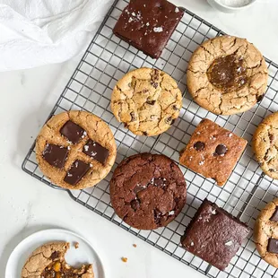 a cooling rack with cookies and chocolates