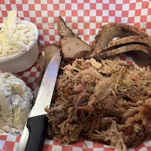 Brisket &amp; Pulled Pork lunch (2 Meat Combo)