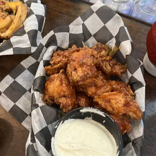 food, fried chicken, bbq wings, poultry, fried chicken wings, chicken, bbq chicken, chicken wings and fried chicken, chicken wings