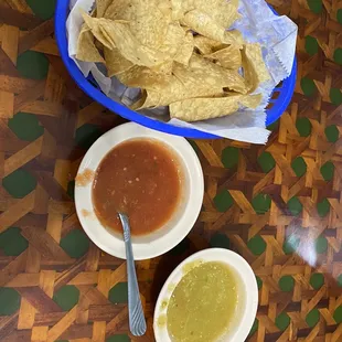 Chips and salsa green tomato and red tomato