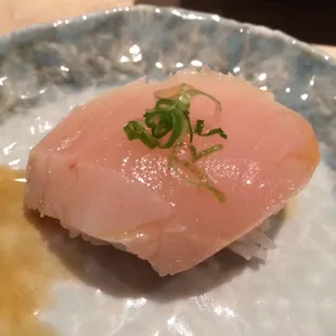 Boston sawara (sierra) nigiri