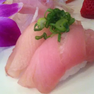 Hamachi Nigiri (2 Pcs)