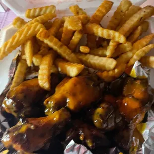 Sweet &amp; Tangy wings are da Bomb!'