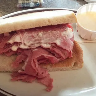 1/2 corned beef sandwich