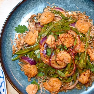 green beans and crispy shrimps salad