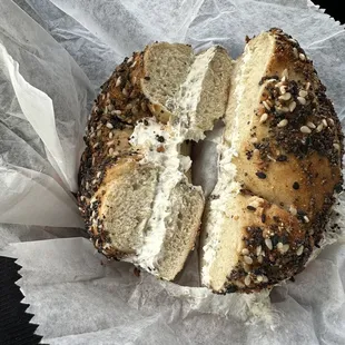 Spicy everything bagel with red onion &amp; caper schmear