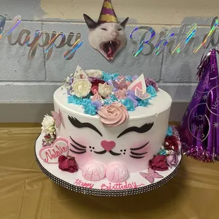 Vanilla moist, strawberries and cream filling cat design