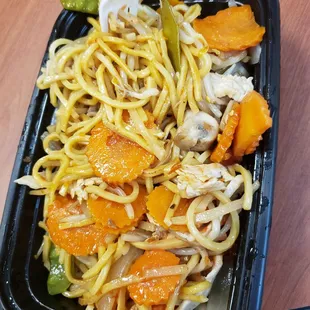 Lo Mein with chicken.  3/5