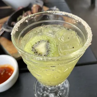 a margarita with kiwis in it