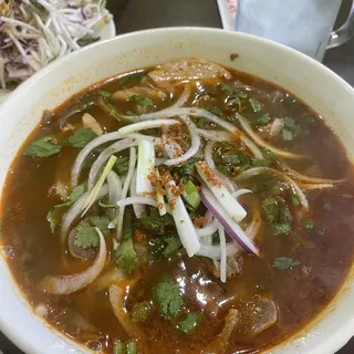 Bun Bo Hue/Spicy Beef Nudo Soup