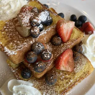 French toast with fresh fruit