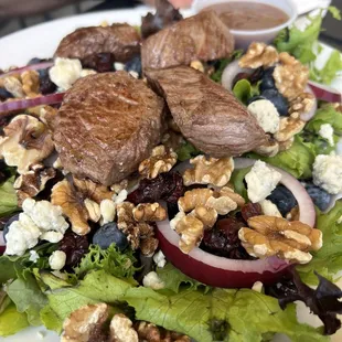Steak &amp; Bleu Salad