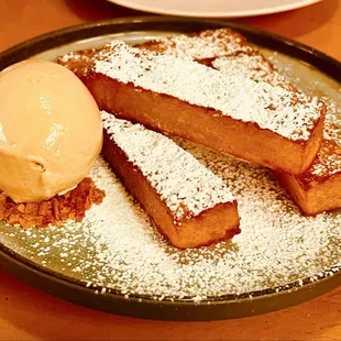 Yucca and Dolce De leche ice cream